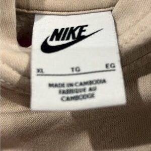 Nike Cream Crewneck Sweatshirt with Black Swoosh Tag